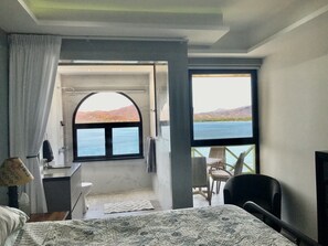 2 habitaciones, caja de seguridad en la habitación y escritorio 