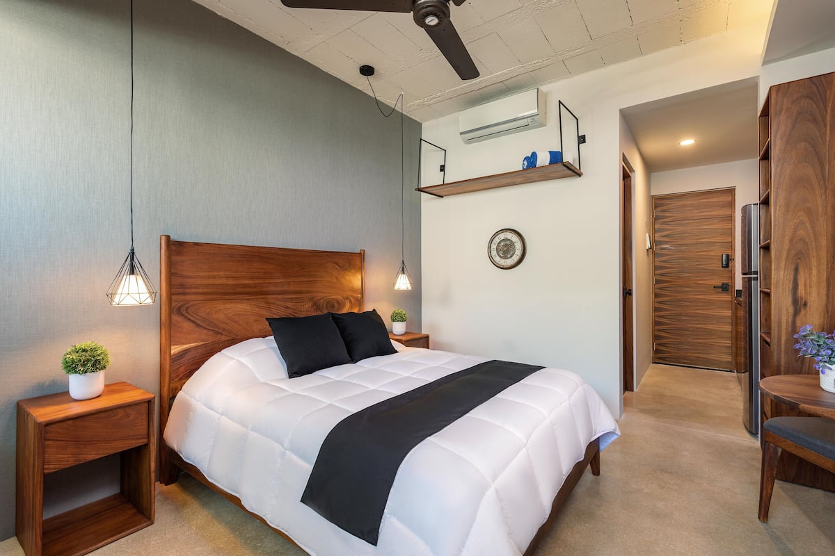 Studio Queen Ground Floor | Ropa de cama de alta calidad y decoración personalizada