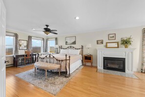 5 bedrooms, desk, iron/ironing board, free WiFi - Private 52 Acre Mountain Top, Heated indoor Pool & Spa, Pond, Trails, 5 bedrooms (West Paris)