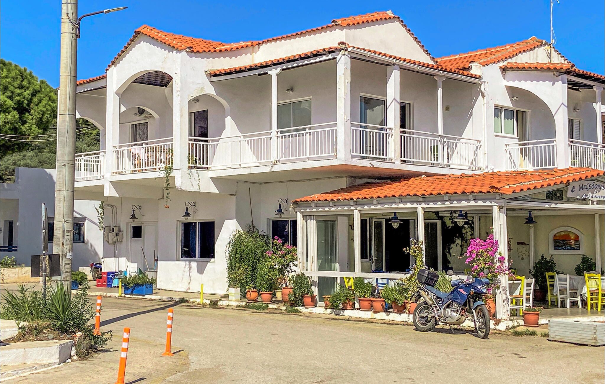 Inviting vacation apartment in the immediate vicinity of the Aegean Sea.