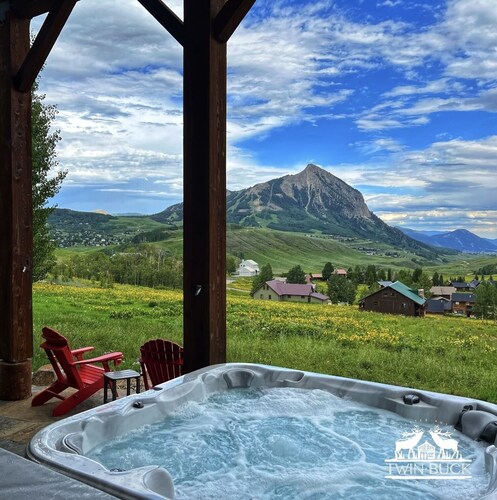 Hot Tub with Amazing Views- 7min to town/resort