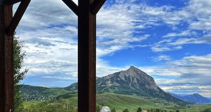 Hot Tub with Amazing Views- 7min to town/resort