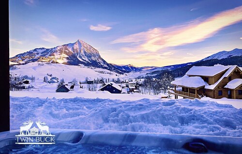 Hot Tub with Amazing Views- 7min to town/resort