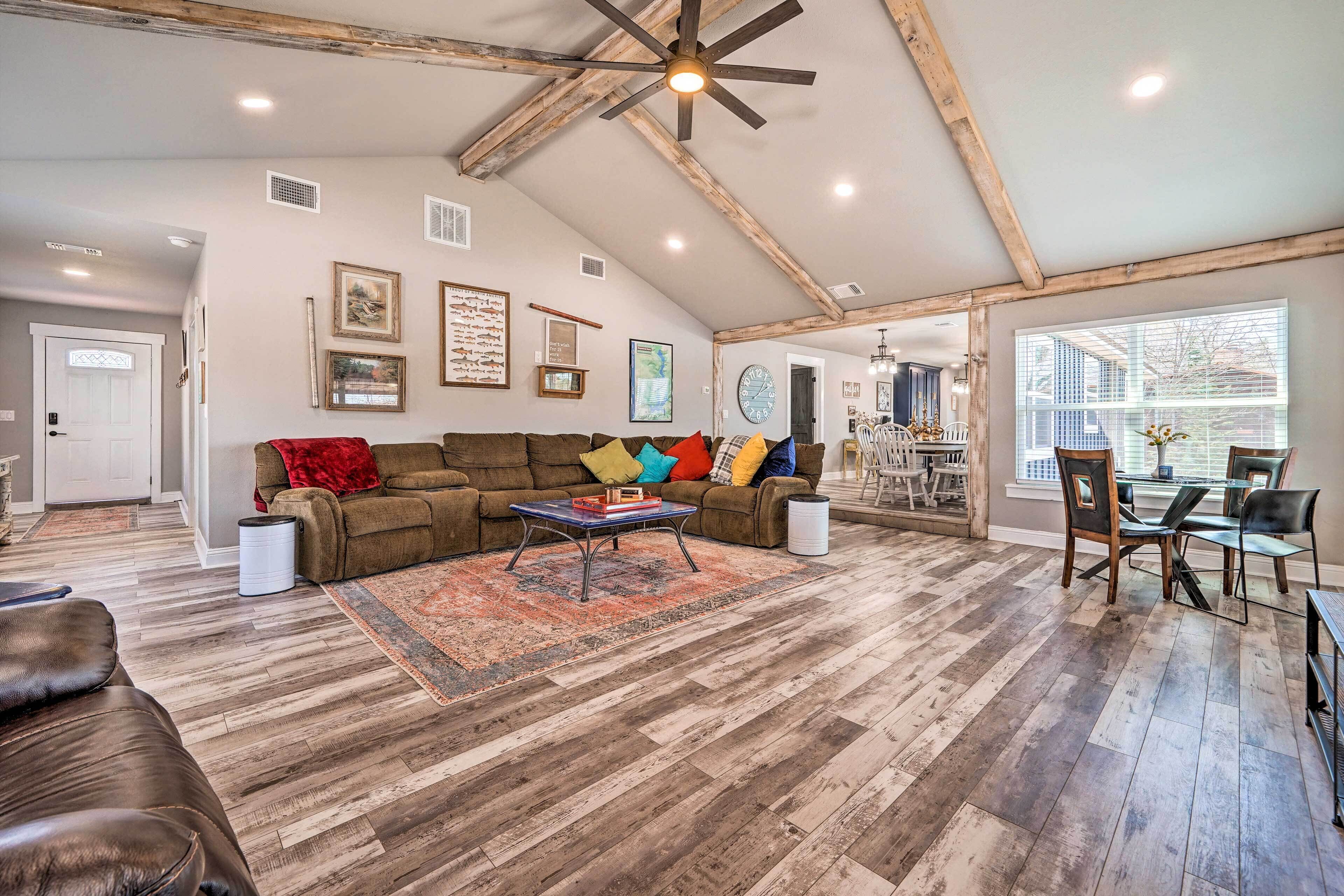 Lakefront Fort Towson Home w/ Private Dock!