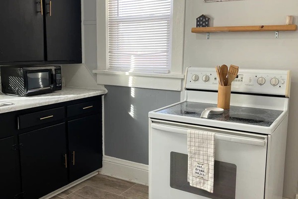 KĂŒhlschrank, Mikrowelle, Ofen, Herdplatte