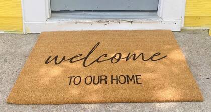 The Broadway Cottage - Great Bend Downtown(Pet Friendly)