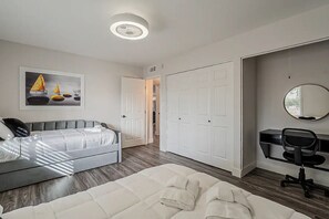 4 camere, una scrivania, ferro/asse da stiro, Wi-Fi gratuito