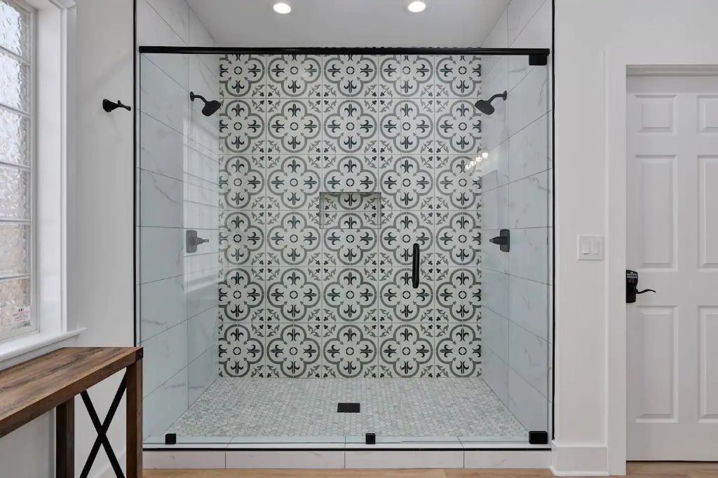 New*Luxe Lakefront*Fully Loaded*Hot Tub*Fire Pit