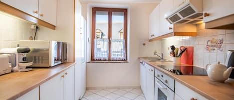 Refrigerador, microondas, horno y lavavajillas