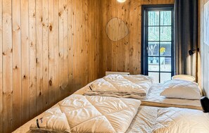 5 bedrooms, free WiFi - 5 bedroom nice home in Nexø (Nexø)
