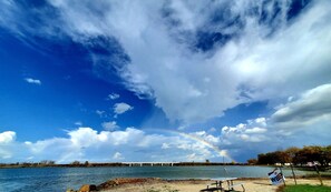 Espreguiçadeiras, toalhas de praia