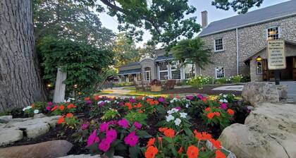 Buckeye Bungalow Charming and cozy cottage, close to everything