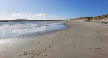 Seascape - on the edge of town! 4 bedrooms, each with its own bathroom!!