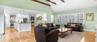 Beautiful home on cul-de-sac 1 mile from Concord Center for 250th Anniversary