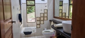 Bathtub - House with pool among trees and with sea view! (Puntarenas Province)