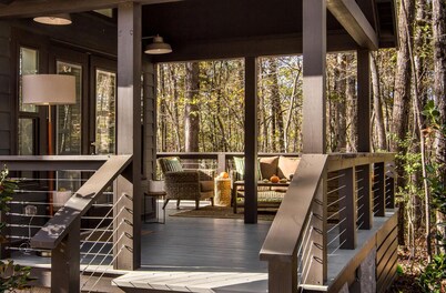 Enjoy the lake & mountain retreat at The Water & Woods Tiny Home