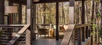 Enjoy the lake & mountain retreat at The Water & Woods Tiny Home