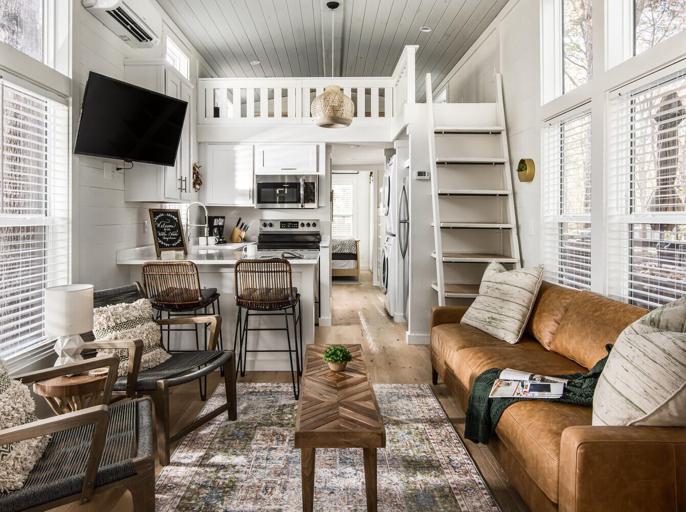 Enjoy the lake & mountain retreat at The Water & Woods Tiny Home