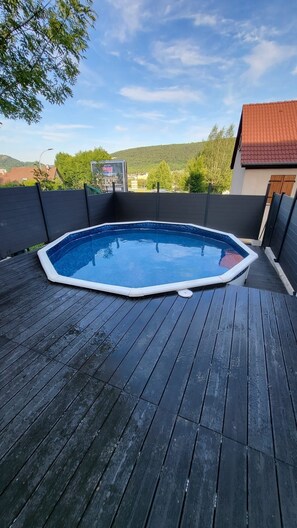 Outdoor pool, a heated pool - Pro home (Besançon)