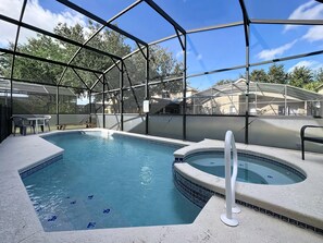 Privat pool and hot tub - Family Fun 4-Bedroom Resort Home HEATED PRIVATE POOL/SPA 4 miles to theme parks! (Kissimmee)
