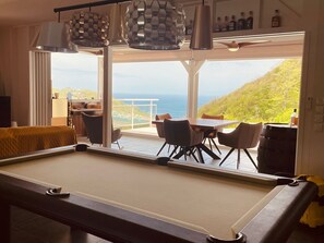 106-cm LED TV with cable channels, TV, Netflix - DOMAINE DE MAPOU (Les Anses-d'Arlets)