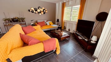 106-cm LED TV with cable channels, TV, Netflix