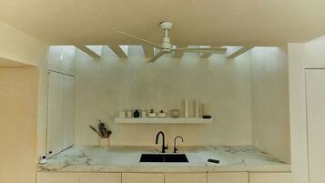 Bañera con ducha, bañera de hidromasaje, secador de pelo, bidet