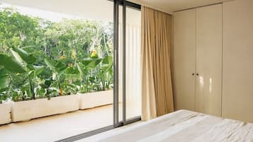 5 bedrooms, in-room safe, desk, iron/ironing board