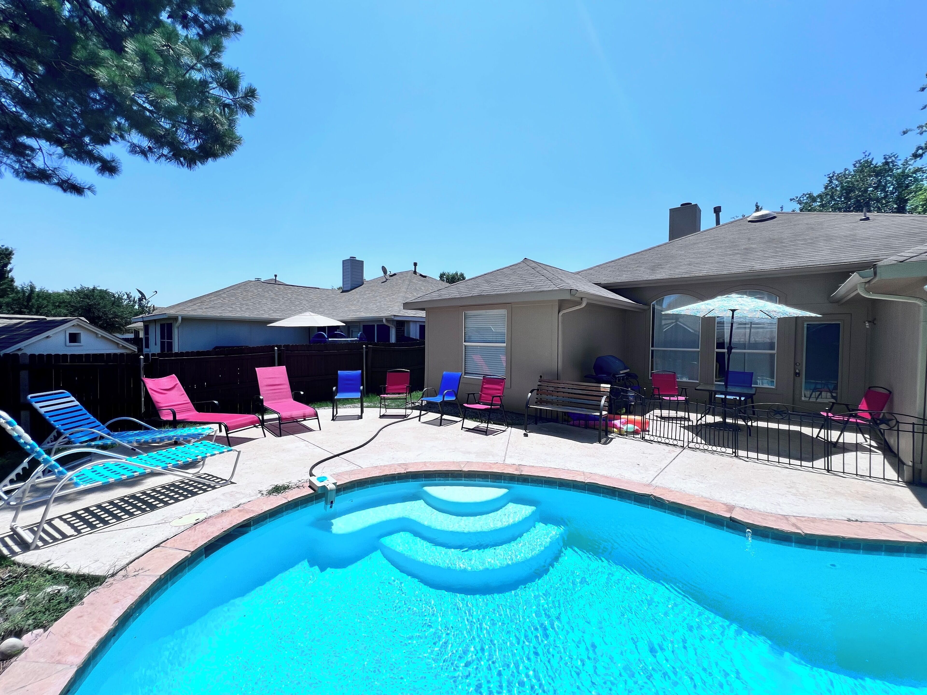 Cozy, Warm, Pool, BBQ, 2 KingBeds, Sleep 11