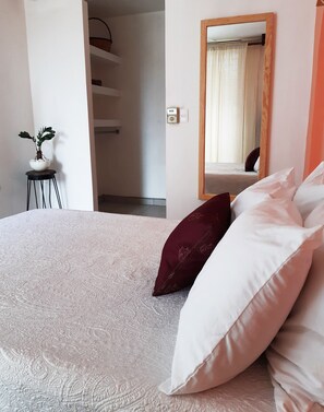 Dobbeltrom – design | Dundyner og wi-fi (inkludert)