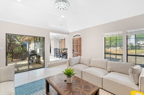 The Corniest Property in Texas ♥ 5 BR  ♥