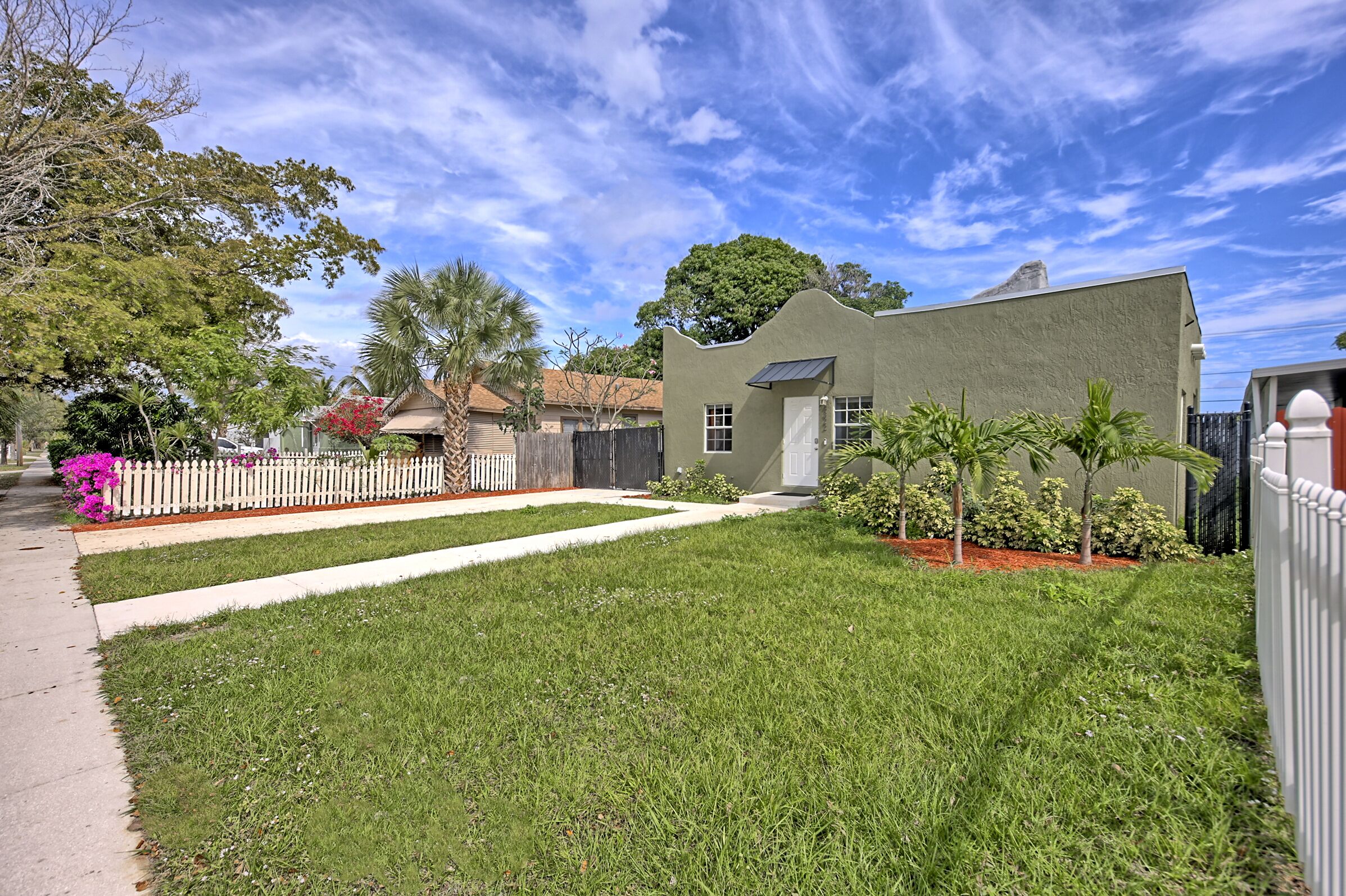 Quiet House in Best Area