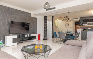 Smart-TV, Tischtennisplatte