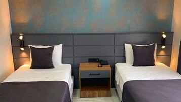 Chambre Deluxe avec lits jumeaux | Literie de qualité supérieure, matelas Select Comfort, minibar
