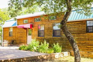 Exterior - Texas Sun Cabin: Eight Acres with Trails and Amazing Sunset Views (Graham)