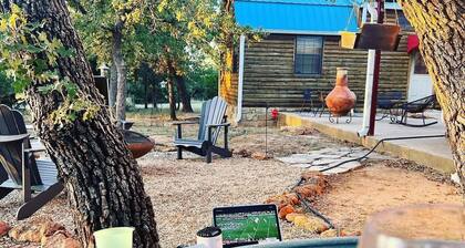 Texas Sun Cabin: Eight Acres with Trails and Amazing Sunset Views