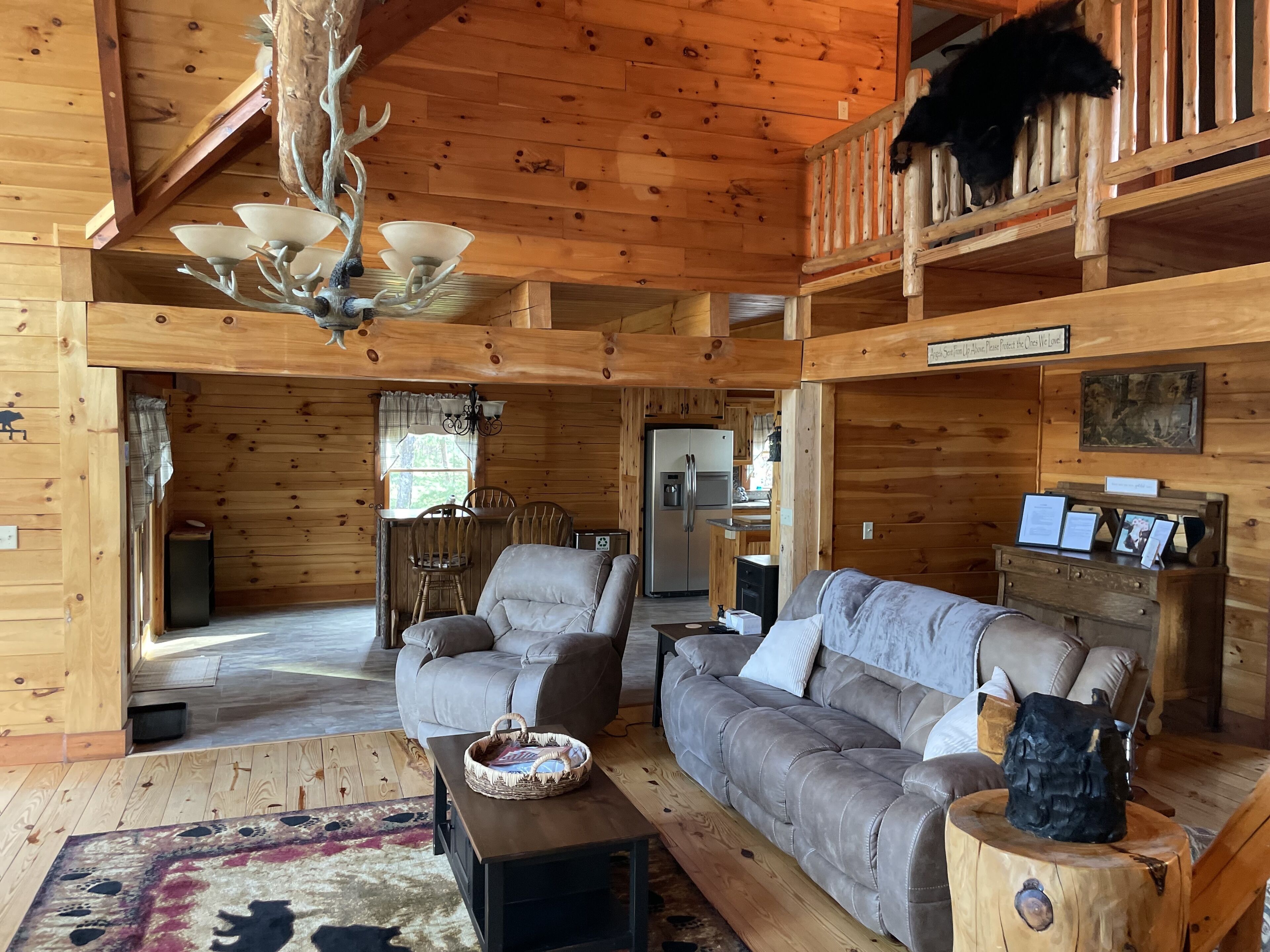 Bear Villa Lodge-Sleeps 10 comfortably, nature galore, about 25 mins to JMU