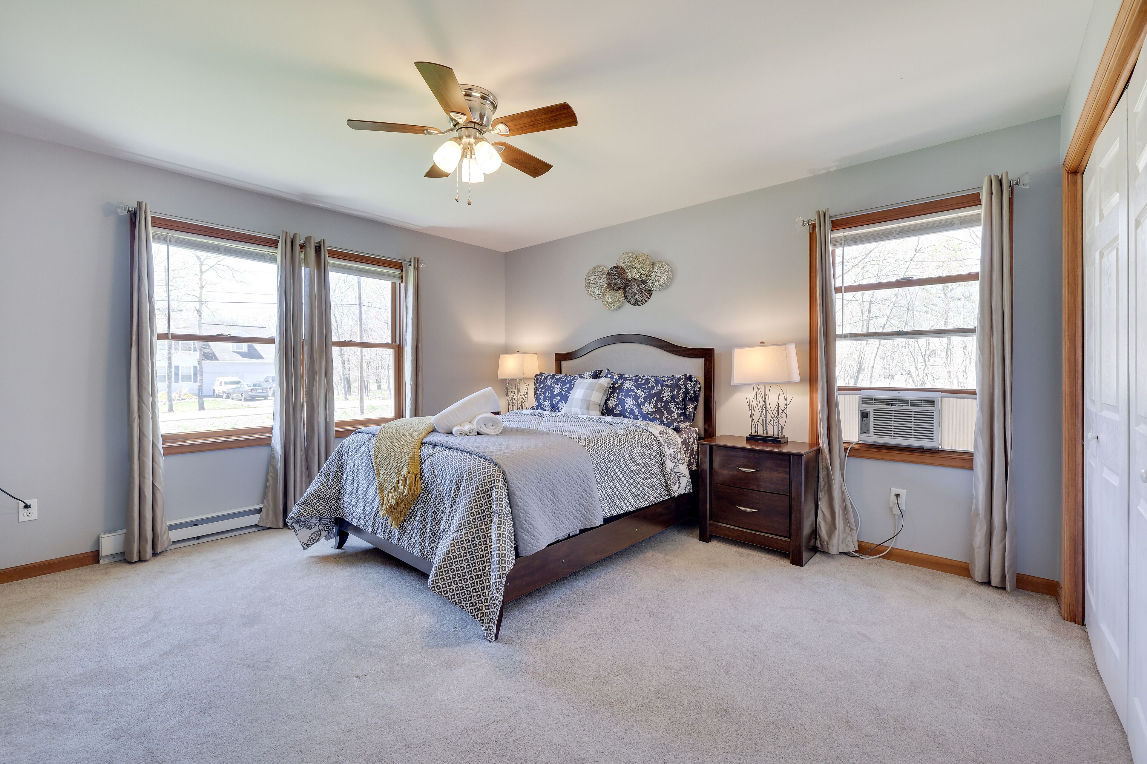 4 chambres, bureau, Wi-Fi gratuit, draps fournis