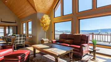 Smart TV, fireplace, books, computer monitors