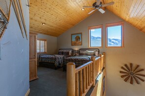 5 bedrooms, desk, iron/ironing board, free WiFi