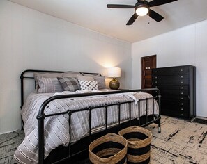 5 soverom, strykejern/-brett, reiseseng for barn og wi-fi (inkludert)