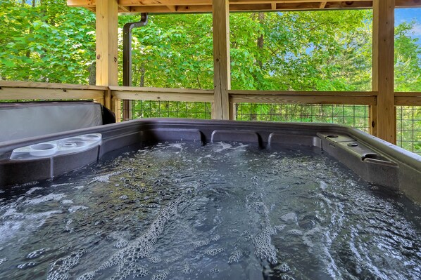 Outdoor spa tub