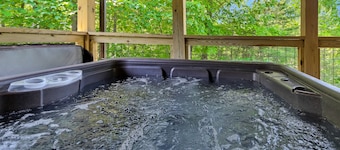 Romantic Red River Gorge Cabin w/ Hot Tub, Pond Views & Dog Friendly