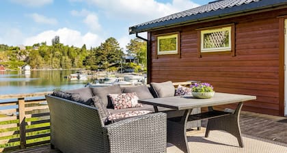 Cozy home in Sveio with WiFi