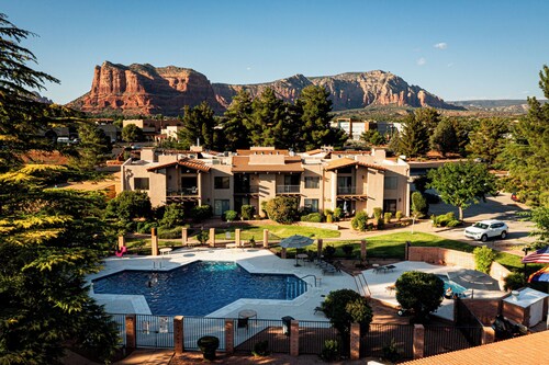 Discover luxury in Sedona Oak Creek G13, a spacious 3BR condo for 6 guests.