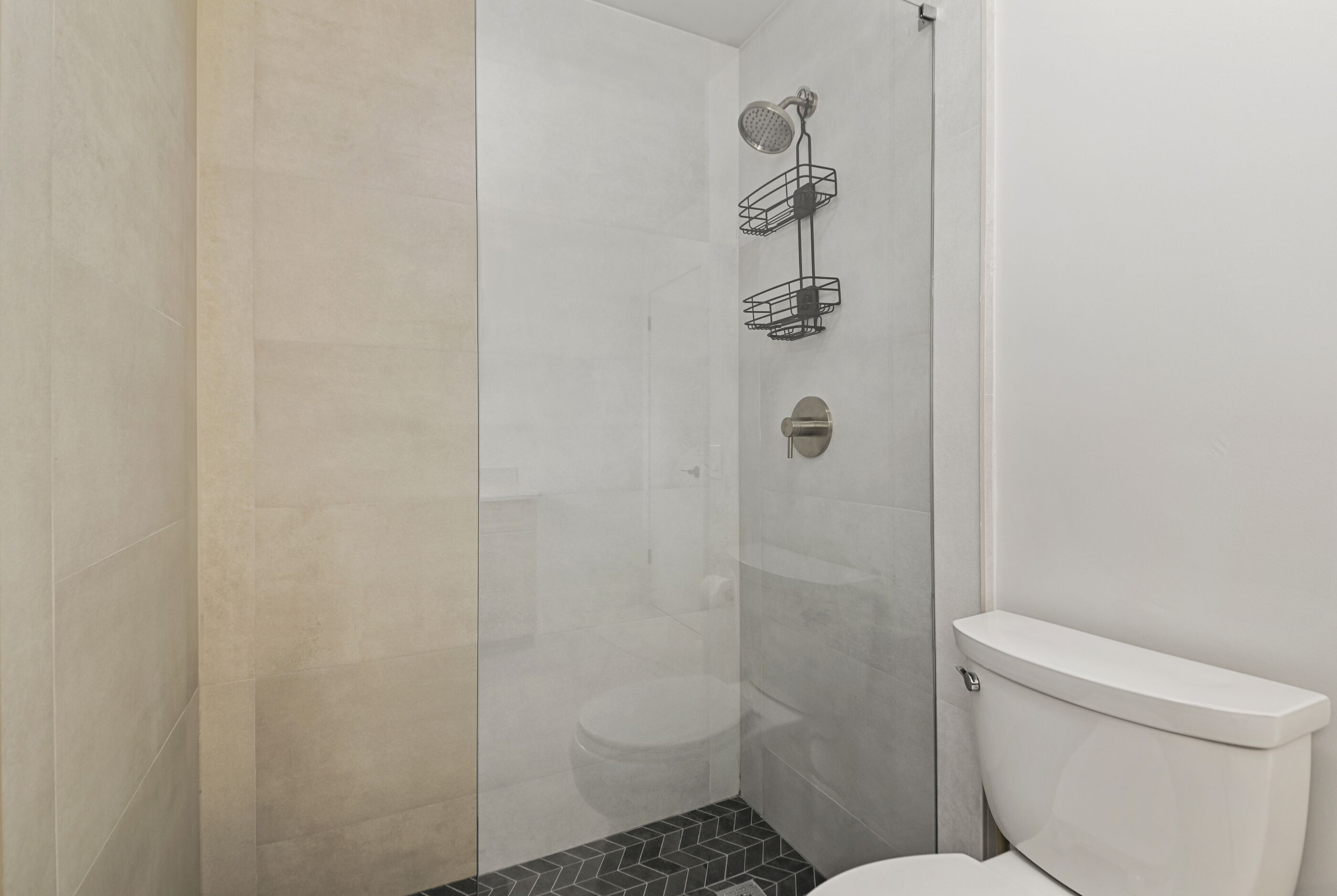 Relax on a Main Lake in a King Suite 