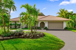 Exterior - Relax on a Main Lake in a King Suite  (Lake Clarke Shores)