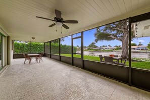 Outdoor dining - Relax on a Main Lake in a King Suite  (Lake Clarke Shores)