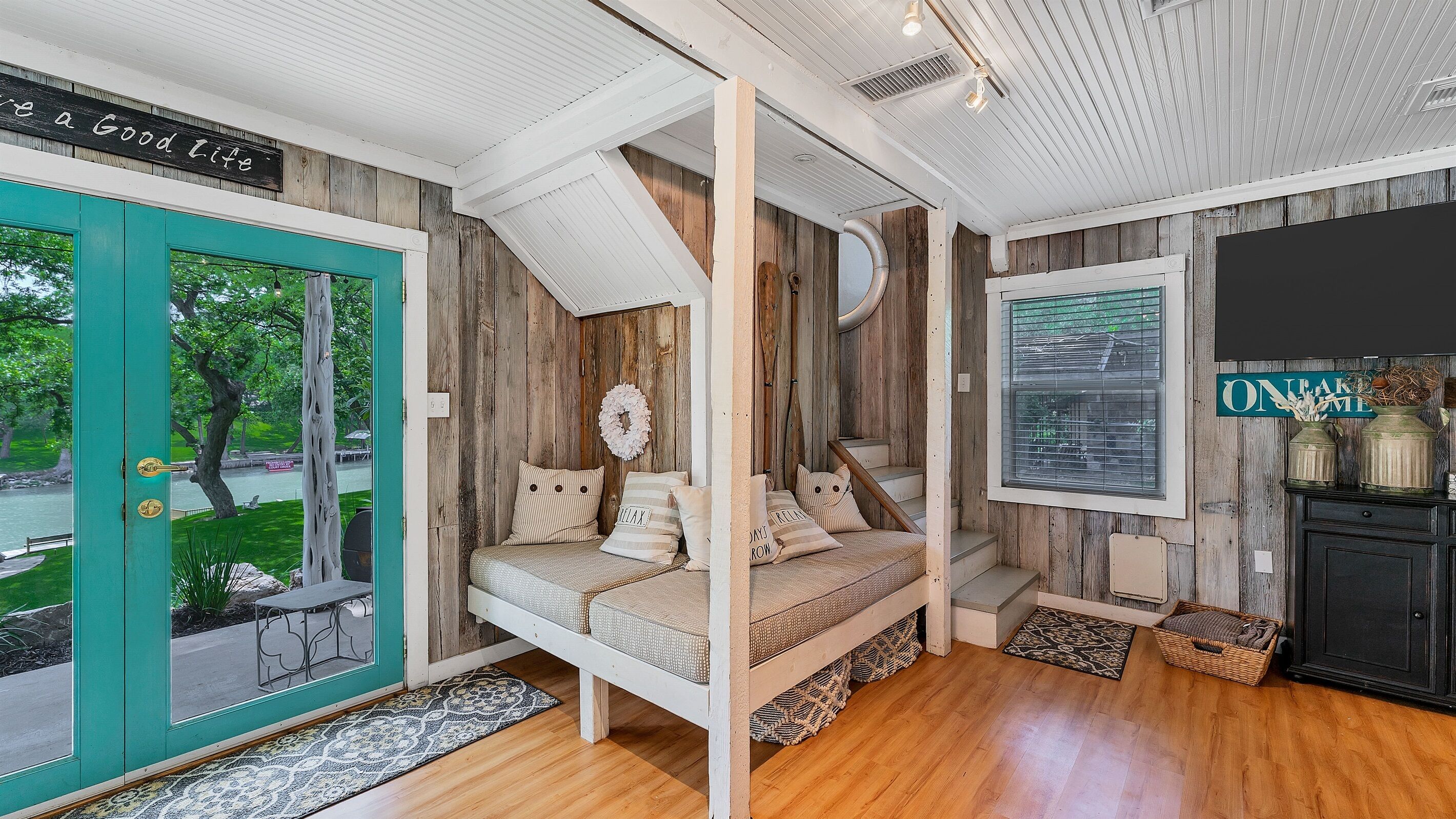 We Have Water At The River Front Perch House. Sun to Thurs Weekday Specials