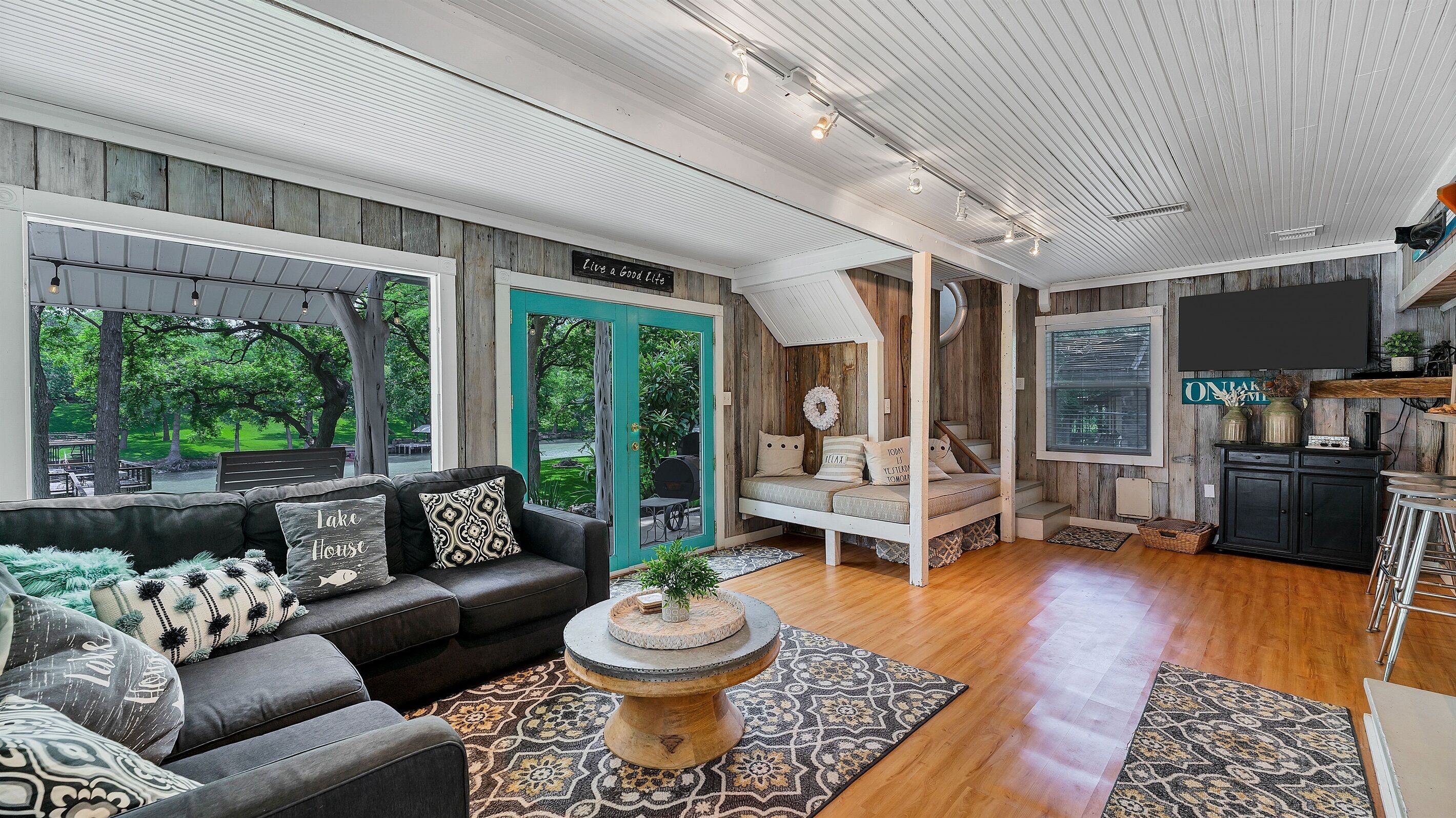 We Have Water At The River Front Perch House. Sun to Thurs Weekday Specials